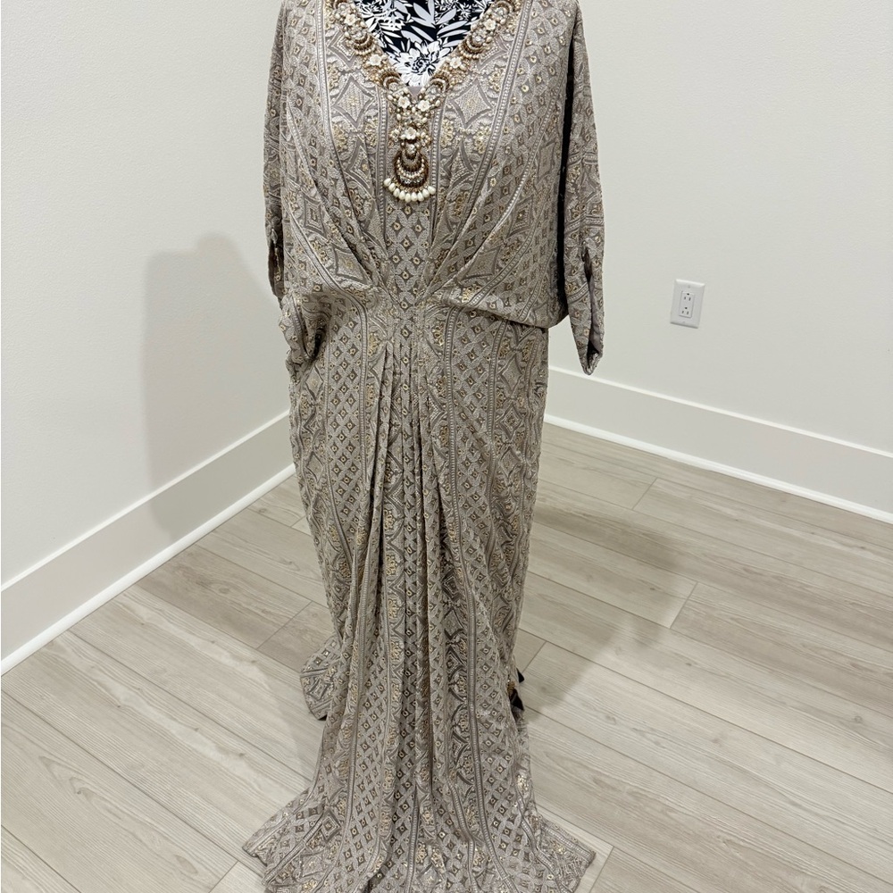 Brand New Nadia Ellahi Elegant Greyish Patterned Kaftan